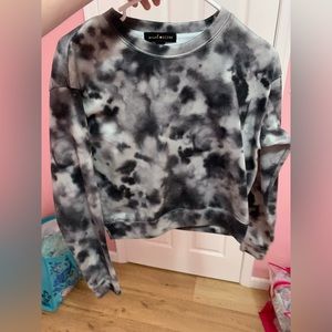 b&w tie-dye cropped crewneck